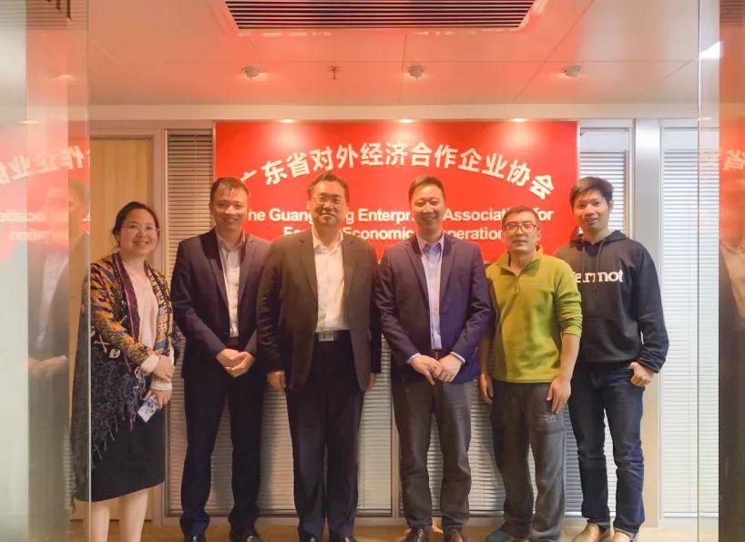 2 月 10 日 廣東省對外經(jīng)濟(jì)合作企業(yè)協(xié)會駐莫斯科代表處首席代表&俄羅斯粵商會會長孫繼業(yè)、秘書長于超先、秘書長李欽武、正睿咨詢集團(tuán)商業(yè)服務(wù)中心總經(jīng)理武文盛（左3）、項目總監(jiān)譚懿（左2）合影