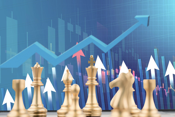 全面評估戰略風險，及時調整戰略方向