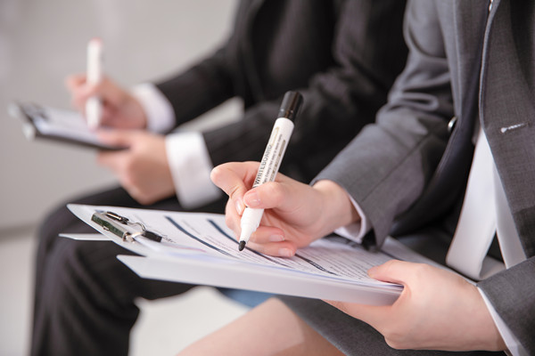 組織規(guī)劃咨詢：協(xié)助企業(yè)建立高效團(tuán)隊(duì)，提升員工素質(zhì)