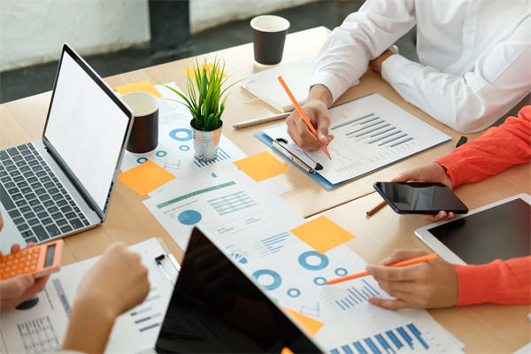 薪酬調(diào)整機制：定期調(diào)整，保持競爭力