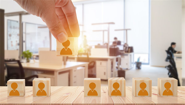 人才挖掘與選拔：全面評估候選人能力，選拔優秀人才