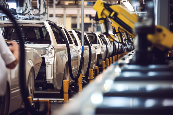 推行精益生產戰略，打造高效能、低成本的生產系統