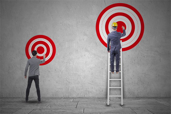 根據(jù)員工個體差異制定針對性的績效輔導(dǎo)，提高效率！