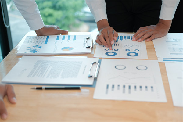 如何設計科學的薪酬績效以激勵員工持續高效工作？