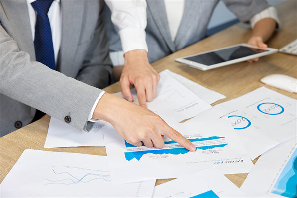 如何制定有效的市場營銷計劃以驅(qū)動年度銷售目標(biāo)達(dá)成？