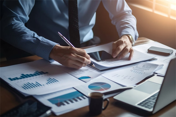 預(yù)算執(zhí)行監(jiān)控機制如何建立，確保預(yù)算不偏離目標(biāo)？