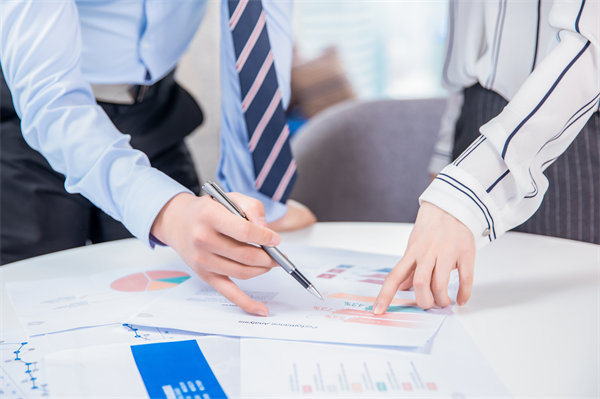 績效反饋如何有效溝通，避免誤解并激發員工潛能？