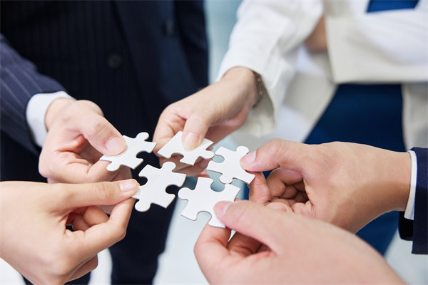 如何有效招聘并留住頂尖人才，提升團隊競爭力？