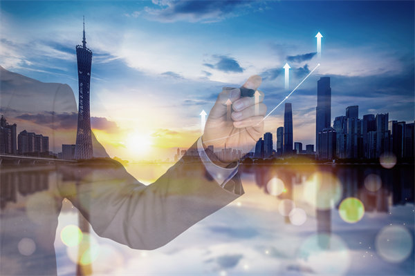 在薪酬體系設計時，應如何考慮行業(yè)標準和市場變化？