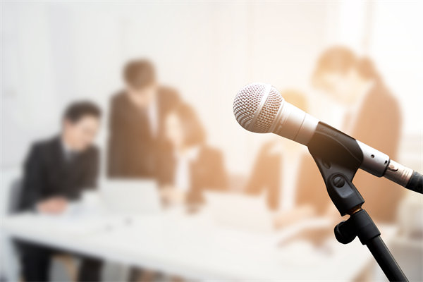 年度經營計劃中的員工培訓與發展計劃如何設計？