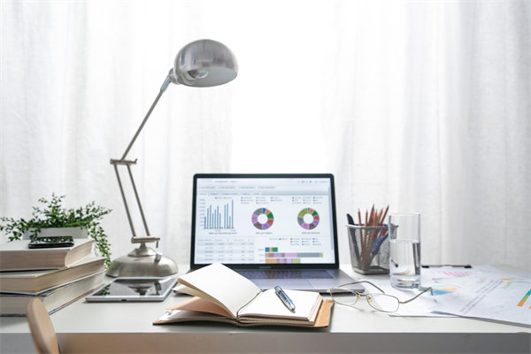 在遠(yuǎn)程工作模式下，如何有效監(jiān)控與評(píng)估員工績(jī)效？