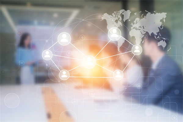 組織規(guī)劃中，如何確保戰(zhàn)略方向與市場需求一致？