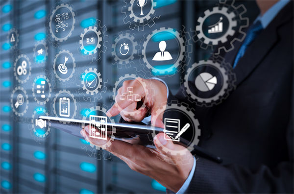 集團(tuán)管控過(guò)程中，如何確保信息的準(zhǔn)確傳遞與共享？