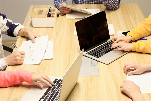 如何制定符合企業(yè)長(zhǎng)期戰(zhàn)略目標(biāo)的組織規(guī)劃方案？