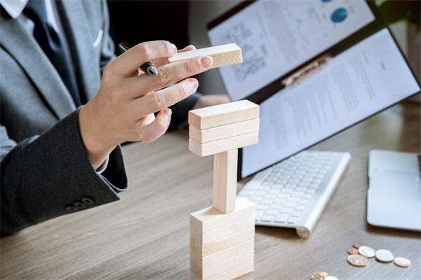 如何通過預算管理，加強企業的風險預警與防范能力？