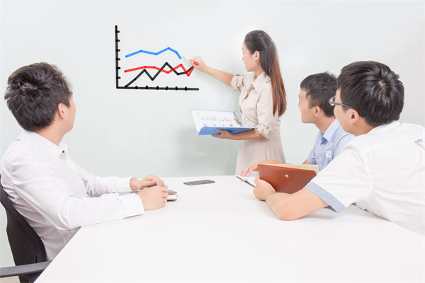 績(jī)效咨詢過程中，如何確保咨詢方案的落地實(shí)施？