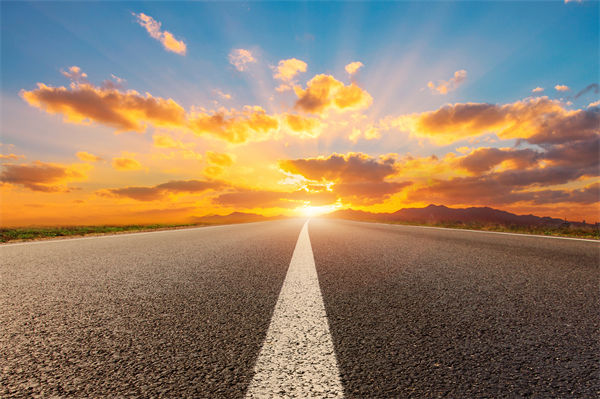 兩會(huì)熱議破解企業(yè)“生長痛”，對(duì)企業(yè)戰(zhàn)略管理有何啟示？