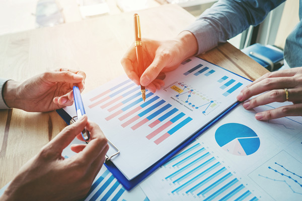 在制定績效目標時，嚴格與靈活，如何把握？