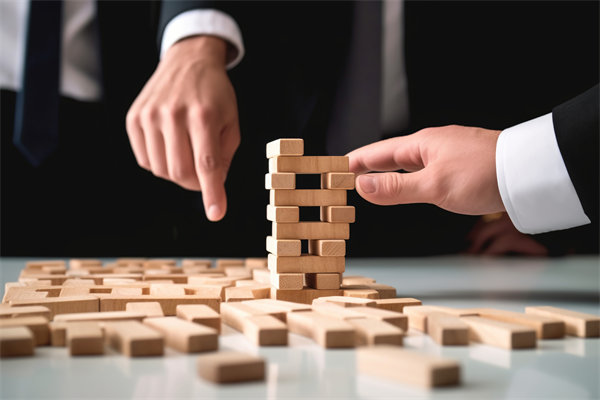 面對復雜市場環境，集團管控咨詢如何確保企業穩健前行？