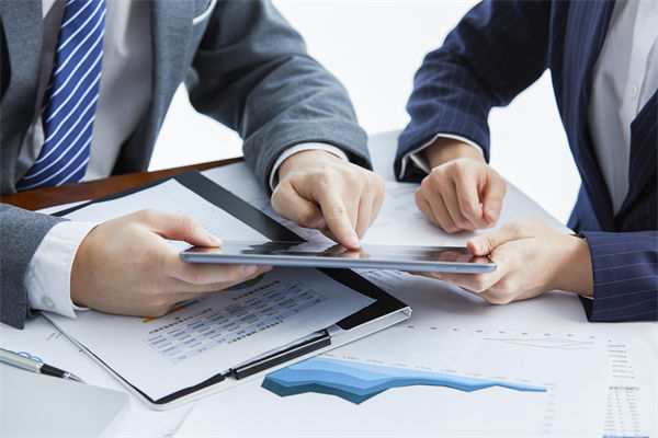 數(shù)字化轉(zhuǎn)型推進(jìn)阻力重重、員工抵觸，怎樣快速落地？