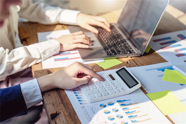 榴蓮價格暴跌50%，有人買了50箱，預(yù)算管理怎么看？