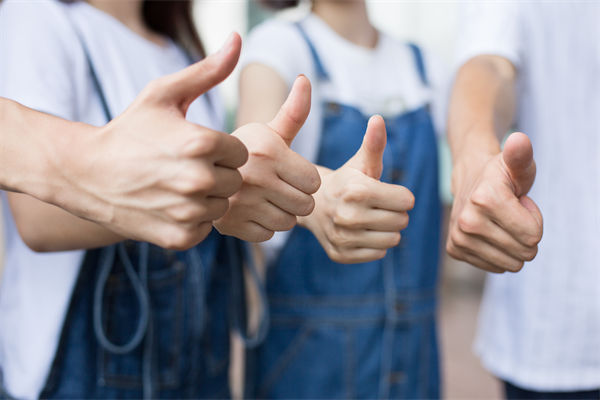 企業文化標語掛滿墻，為何員工依然缺乏認同感？