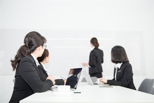 人力資源該管控還是賦能？多數(shù)企業(yè)都踩錯(cuò)了管理節(jié)奏！