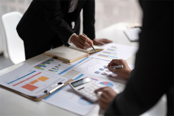 跨部門搶資源內耗不斷，預算能否拆解為協同分配模型？