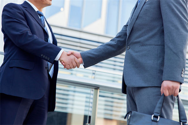 29歲女演員回應(yīng)在餐廳當(dāng)服務(wù)員，人力資源怎么看？